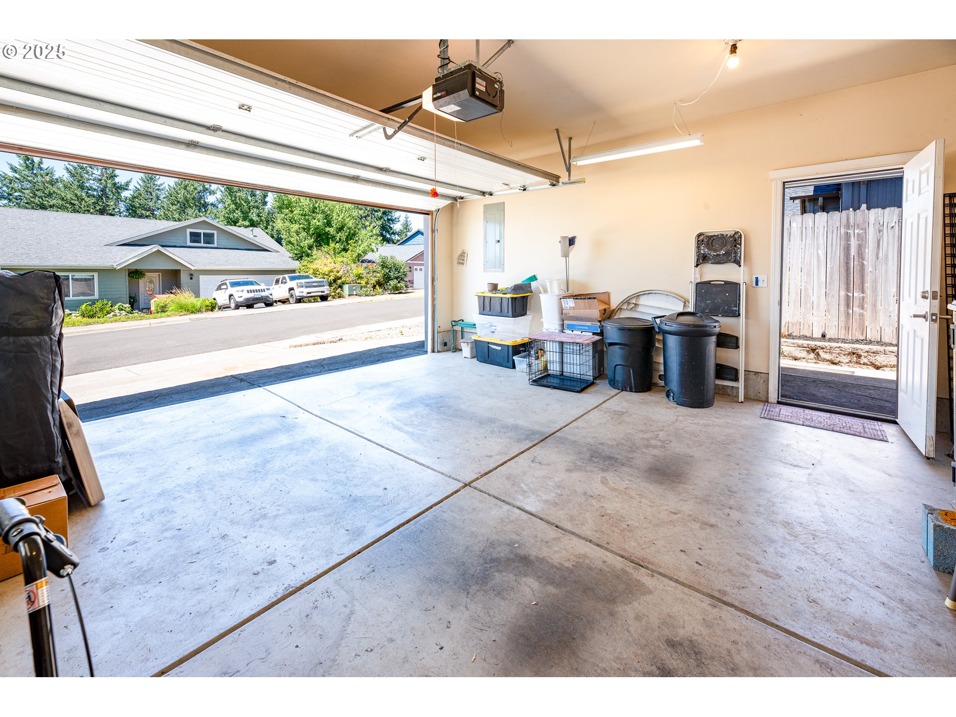 910 Kristen Way Cottage Grove, OR 97424 - Photo 40 of 44 Garage