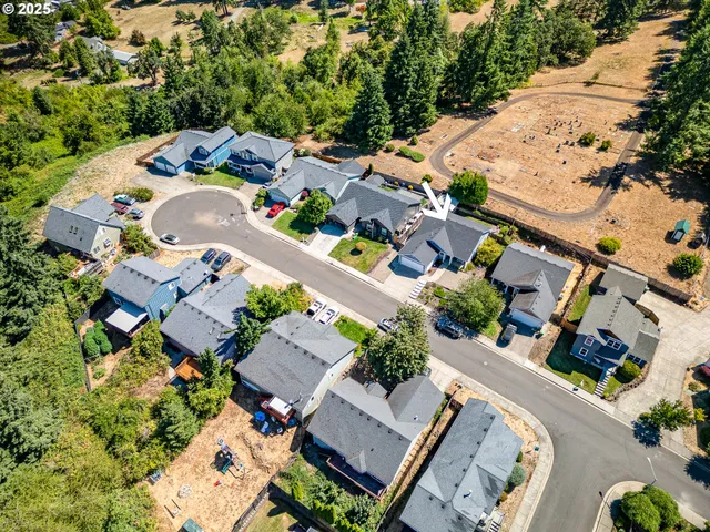 $424,900 | 910 Kristen Way, Cottage Grove, OR 97424