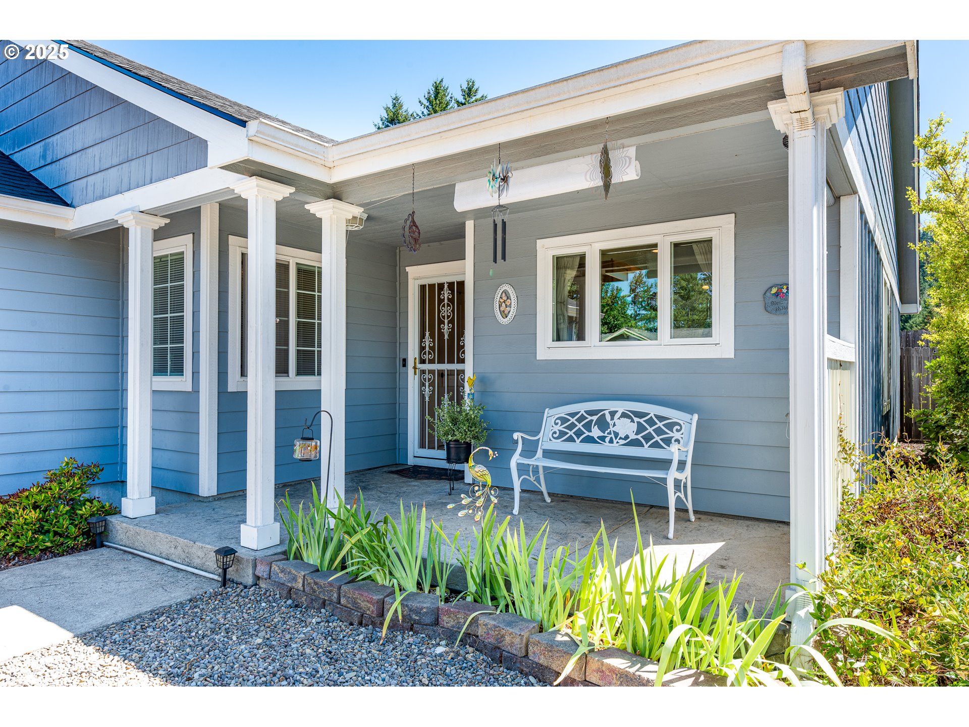 910 Kristen Way Cottage Grove, OR 97424 - Photo 5 of 44 Porch