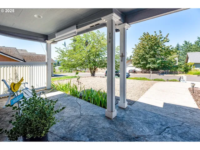 $424,900 | 910 Kristen Way, Cottage Grove, OR 97424