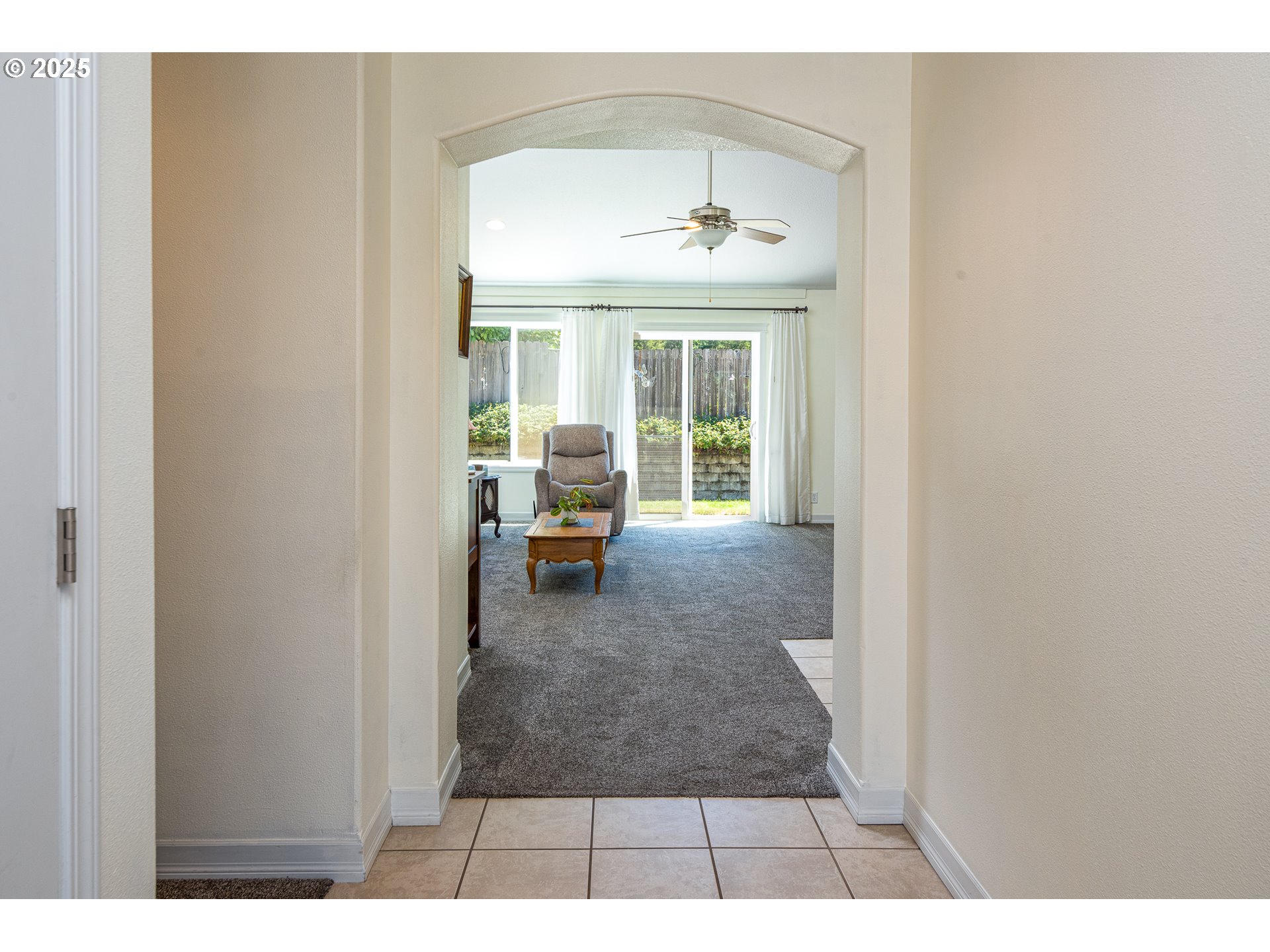 910 Kristen Way Cottage Grove, OR 97424 - Photo 9 of 44 Entrance/Foyer