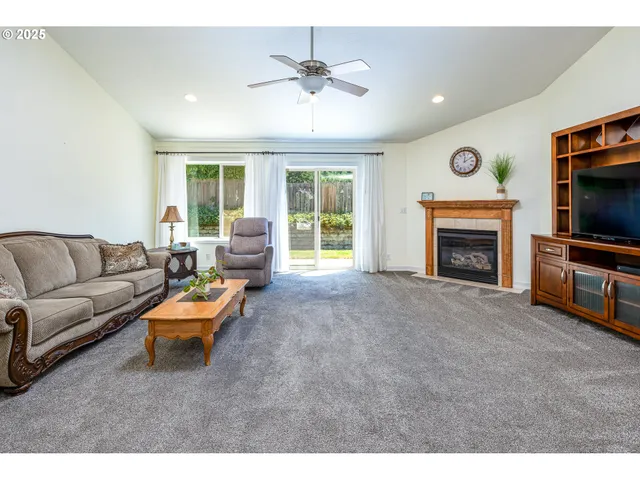 $424,900 | 910 Kristen Way, Cottage Grove, OR 97424