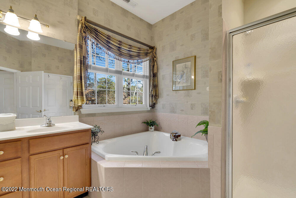 41 Muirfield Road Jackson, NJ 08527 - Photo 44 of 69 a bathroom with a sink and a bathtub