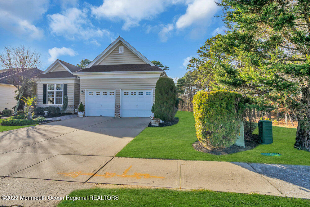 41 Muirfield Road Jackson, NJ 08527 - Photo 6 of 69 a front view of a house with a yard and a garage