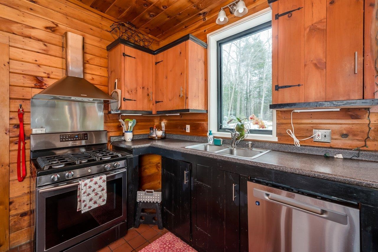 205 Baptist Road Canterbury, NH 03224 - Photo 4 of 28