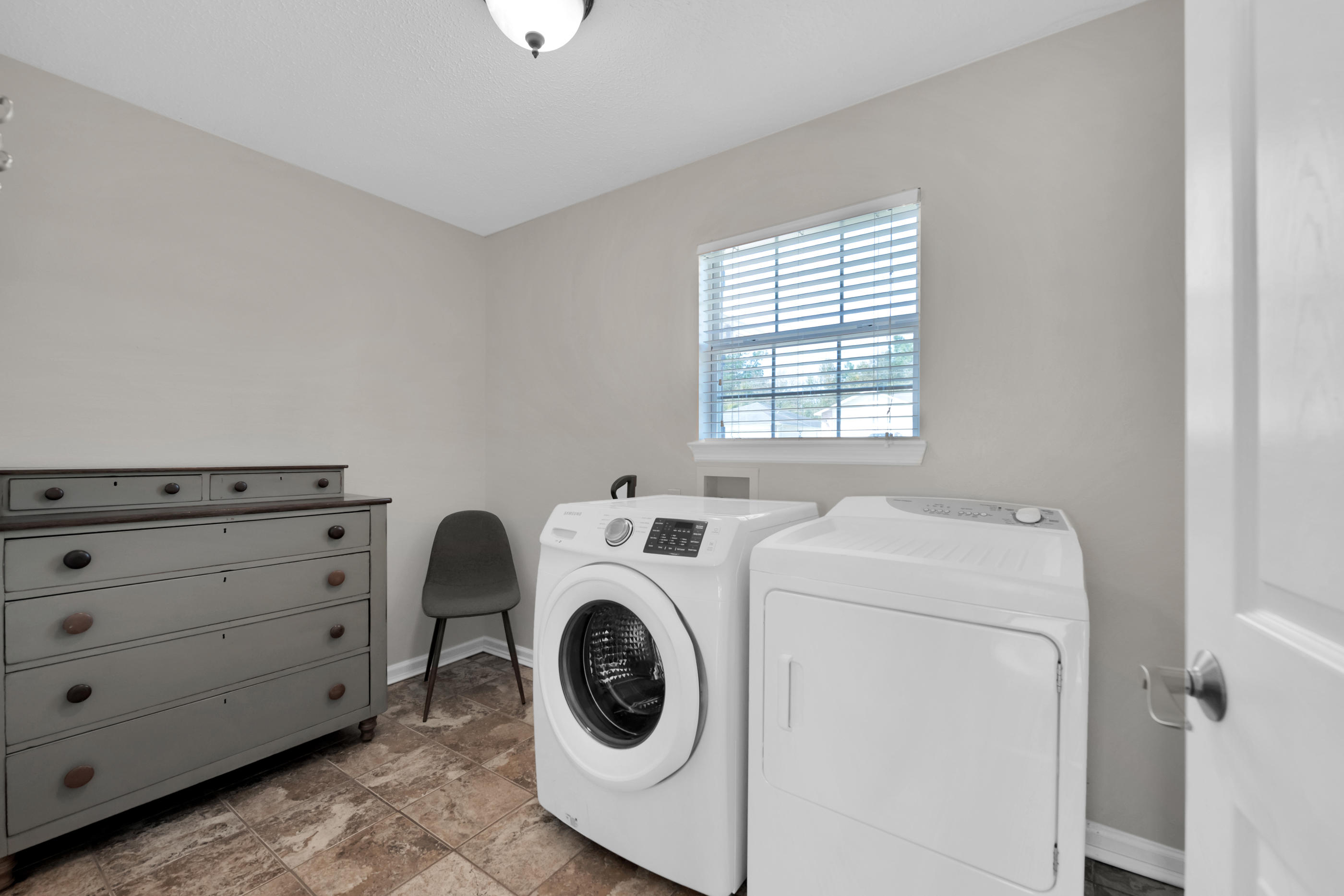 139 Sandstone Trail Crestview, FL 32539 - Photo 28 of 36 a utility room with dryer and washer