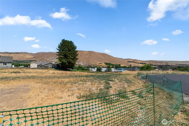 $185,000 | 2 Penstemon Lane, Monitor, WA 98836