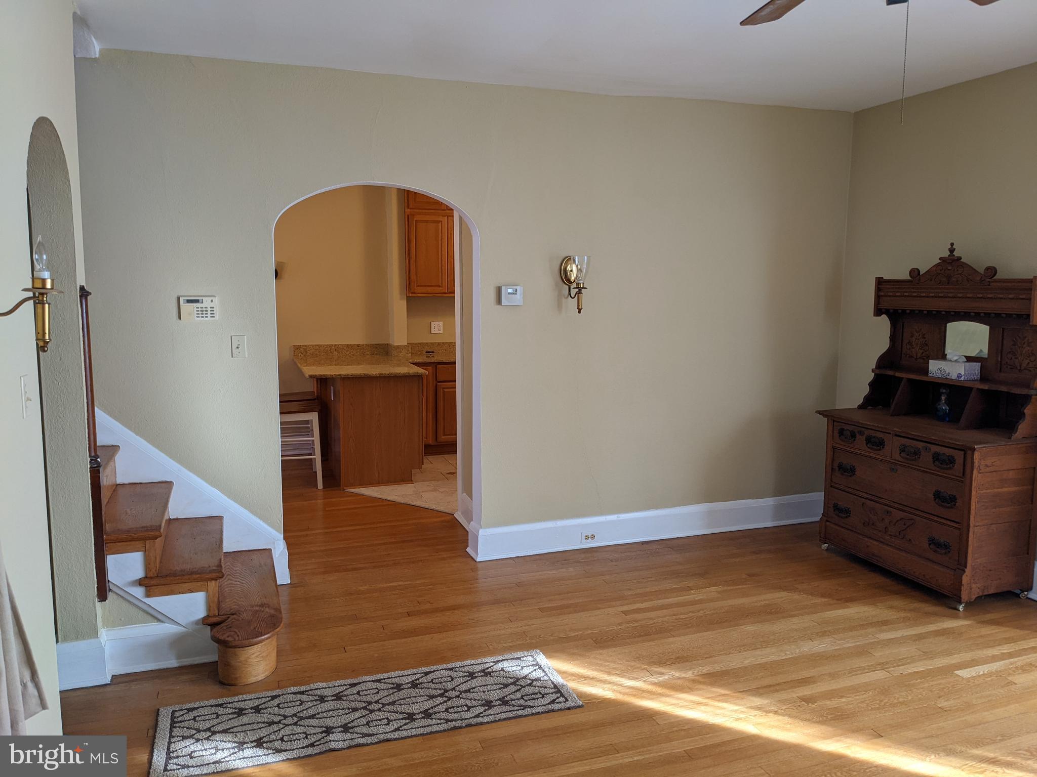 723 Brookwood Road Baltimore, MD 21229 - Photo 5 of 33