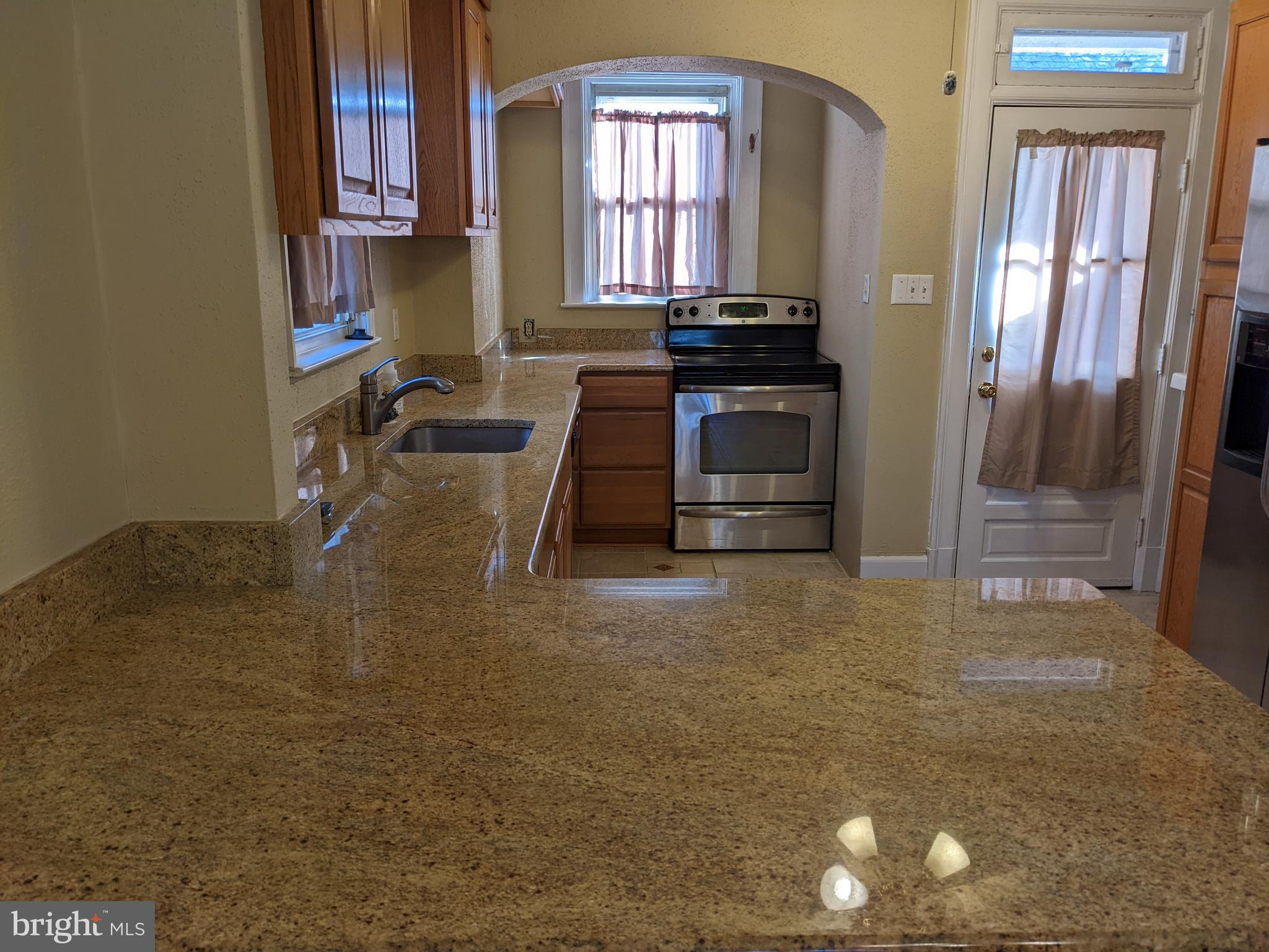 723 Brookwood Road Baltimore, MD 21229 - Photo 8 of 33