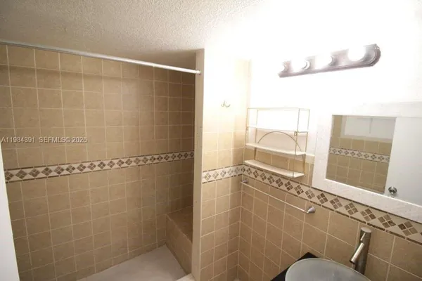 $2,250 | 9220 Fontainebleau Boulevard, Unit 202, Miami, FL 33172