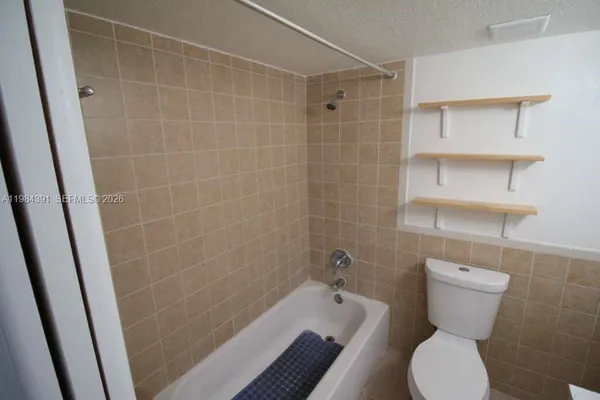 $2,250 | 9220 Fontainebleau Boulevard, Unit 202, Miami, FL 33172