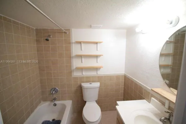 $2,250 | 9220 Fontainebleau Boulevard, Unit 202, Miami, FL 33172