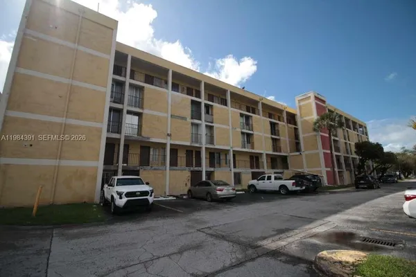$2,250 | 9220 Fontainebleau Boulevard, Unit 202, Miami, FL 33172