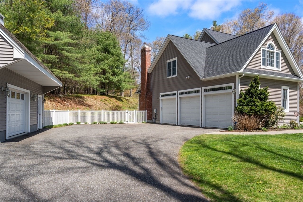 66 Hutchinson Road Sutton, MA 01590 - Photo 2 of 40