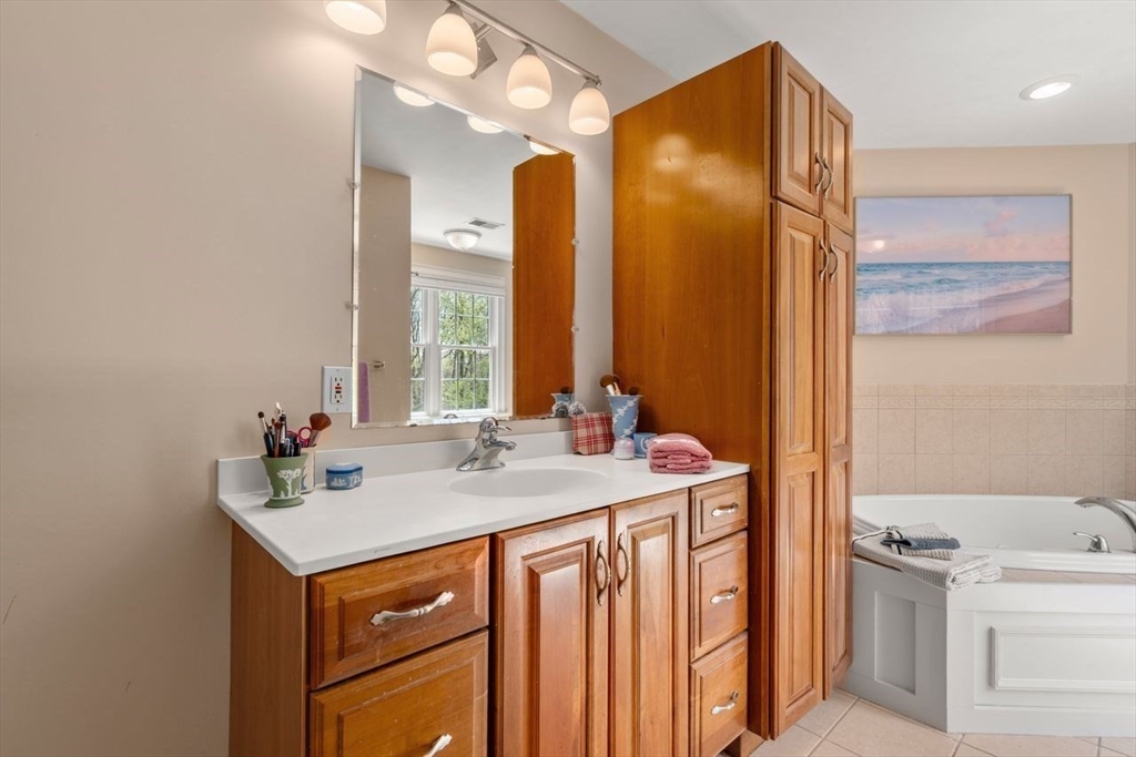 66 Hutchinson Road Sutton, MA 01590 - Photo 21 of 40