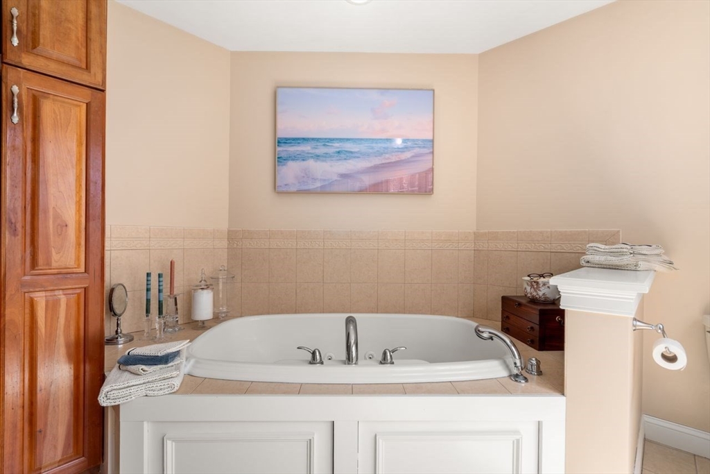 66 Hutchinson Road Sutton, MA 01590 - Photo 22 of 40