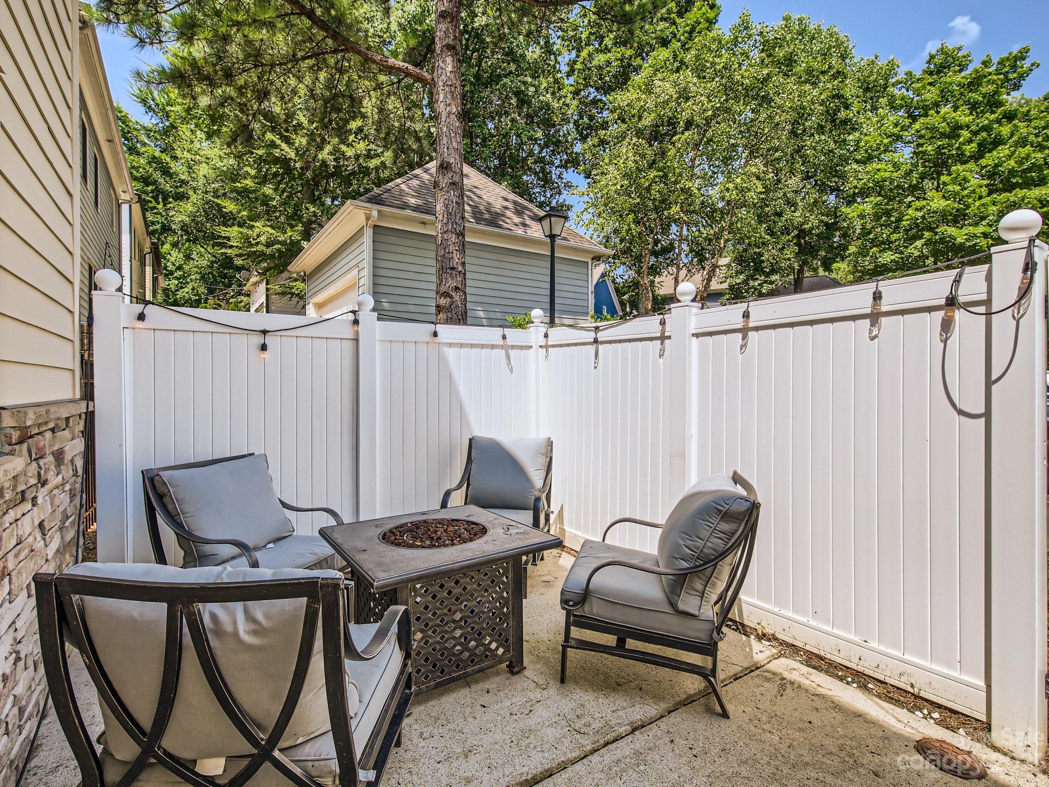 831 Millbrook Road Charlotte, NC 28211 - Photo 27 of 33 a backyard of a house with table and chairs