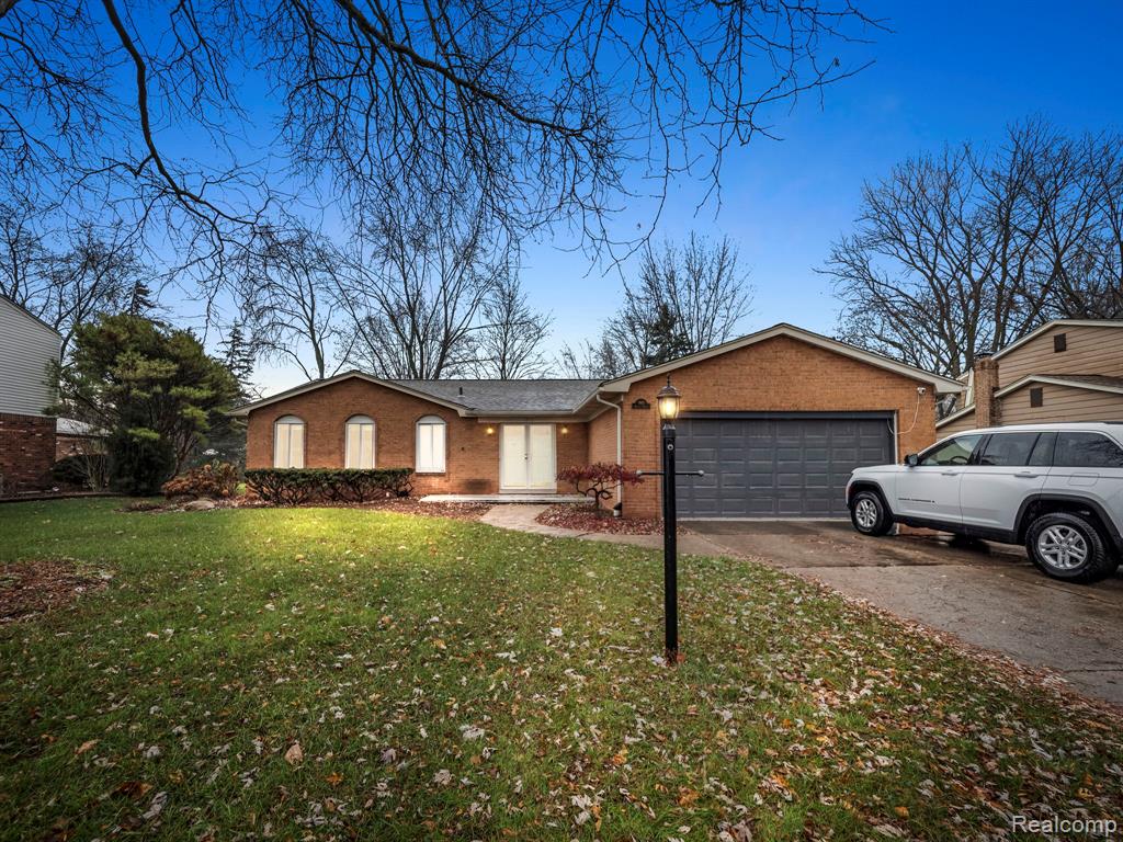 980 Briston Drive Rochester Hills, MI 48307 - Photo 2 of 41