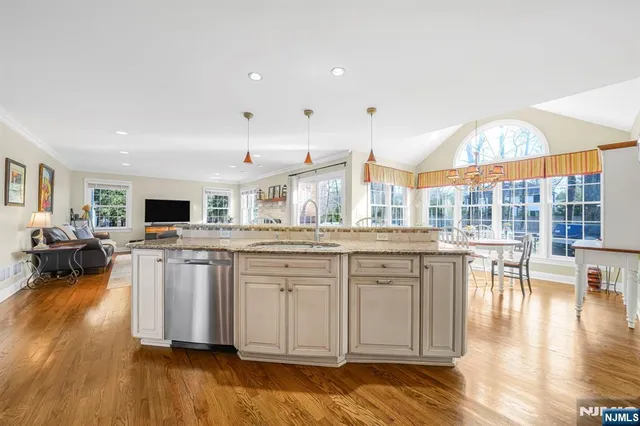 $1,349,000 | 3 Old Lane, Montville, NJ 07045