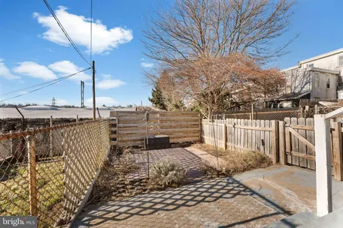 a view of a pathway of a house