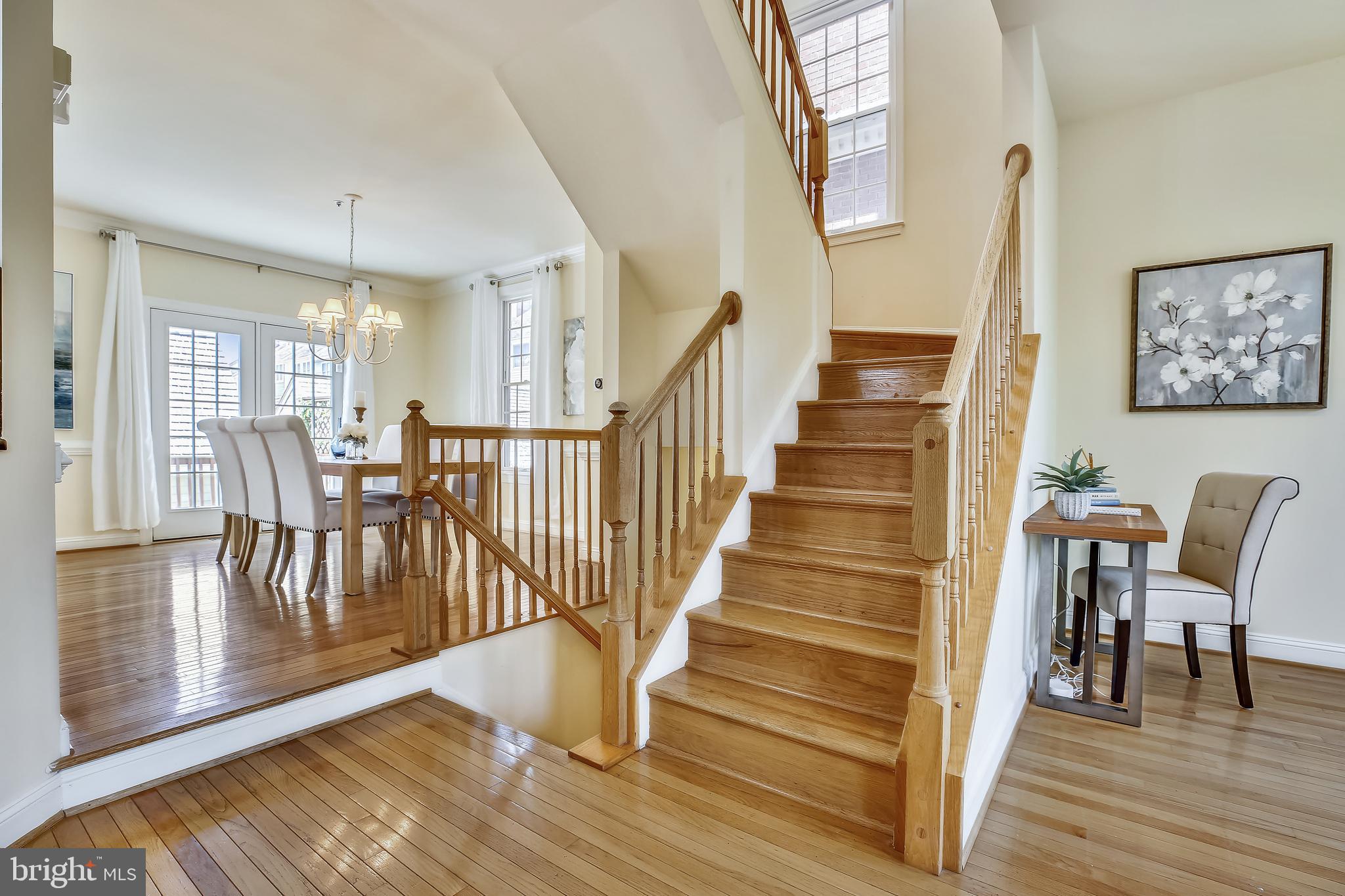 520 Tschiffely Square Road Gaithersburg, MD 20878 - Photo 13 of 39 Hardwoods extend into the upper level