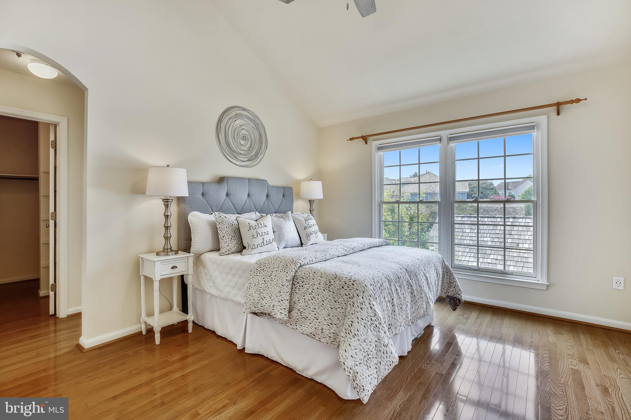 520 Tschiffely Square Road Gaithersburg, MD 20878 - Photo 14 of 39 Primary suite w/en-suite bath & huge walk-in