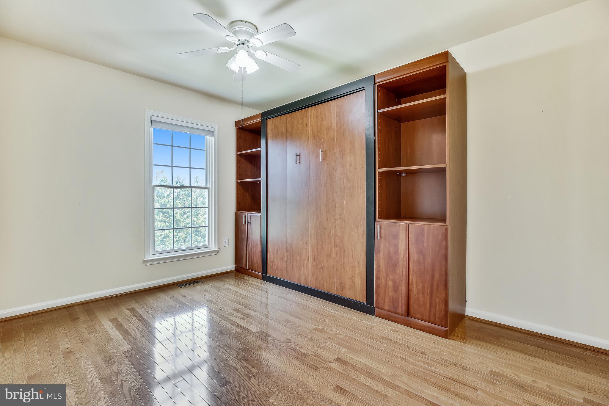 520 Tschiffely Square Road Gaithersburg, MD 20878 - Photo 22 of 39 Large third bedroom with lighting ceiling fan