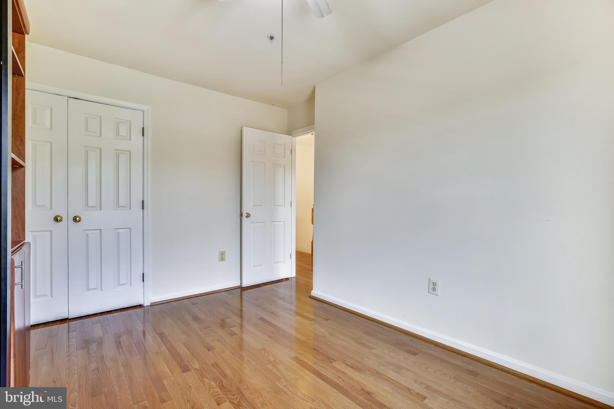 520 Tschiffely Square Road Gaithersburg, MD 20878 - Photo 23 of 39 Third bedroom w/roomy closet
