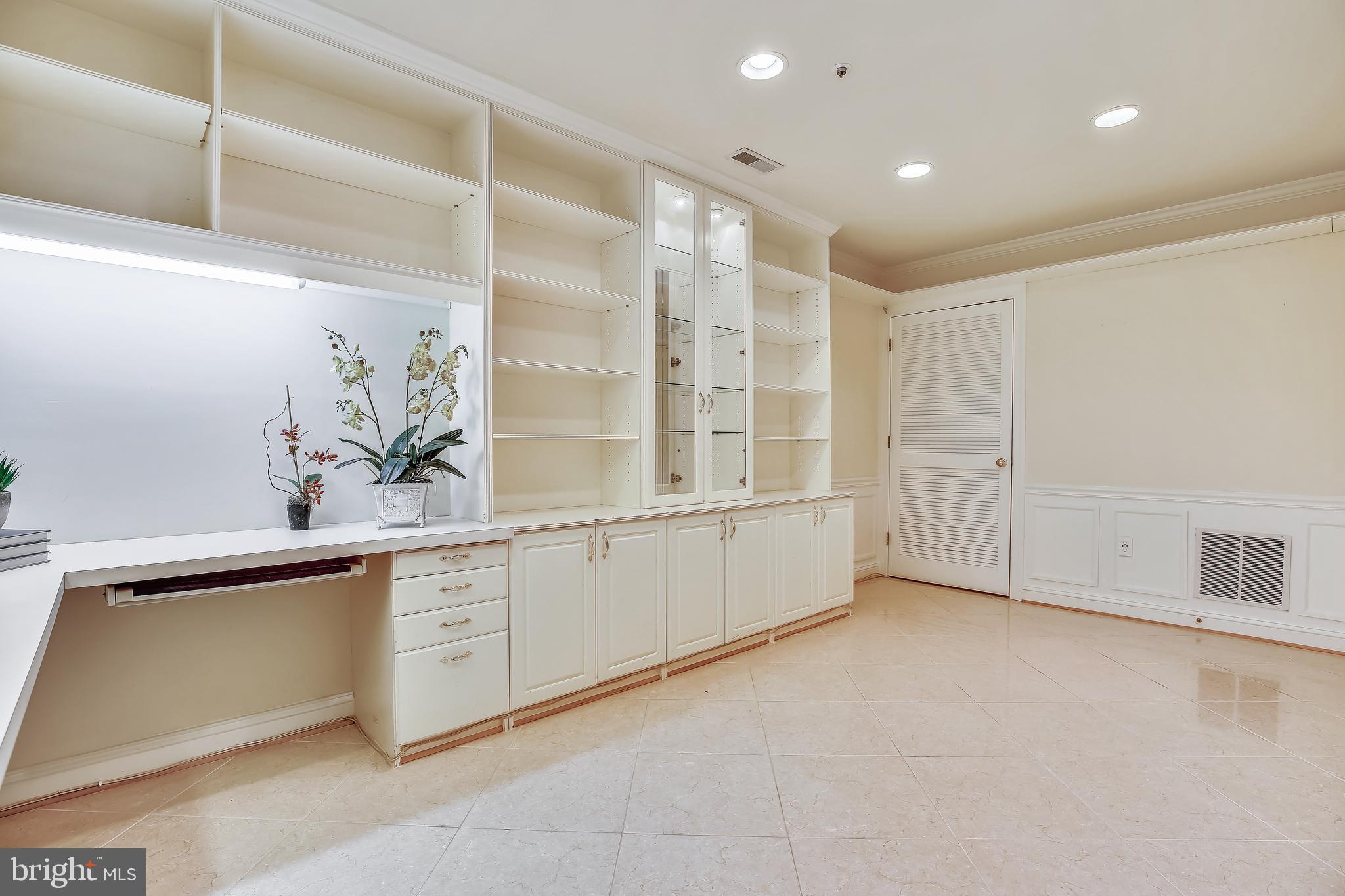 520 Tschiffely Square Road Gaithersburg, MD 20878 - Photo 29 of 39 Office with recessed lighting and built-ins