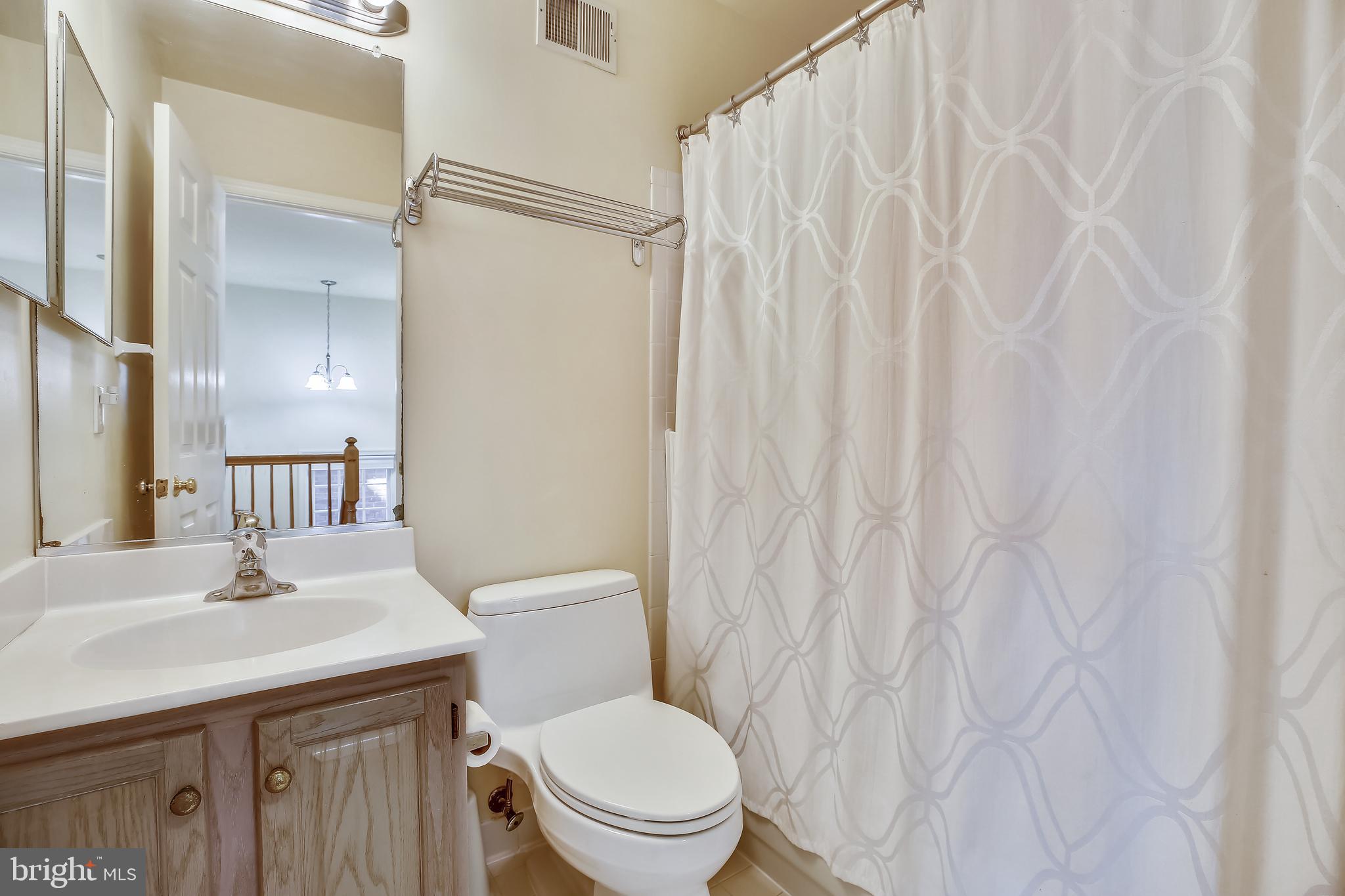 520 Tschiffely Square Road Gaithersburg, MD 20878 - Photo 31 of 39 Second full bath has tub/shower