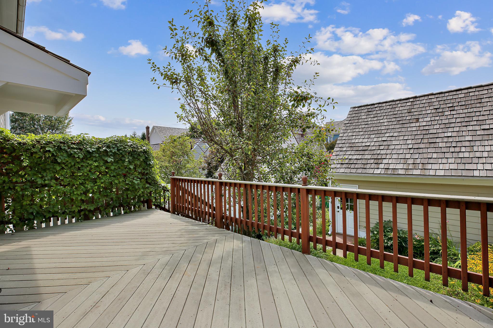 520 Tschiffely Square Road Gaithersburg, MD 20878 - Photo 32 of 39 Large trex deck