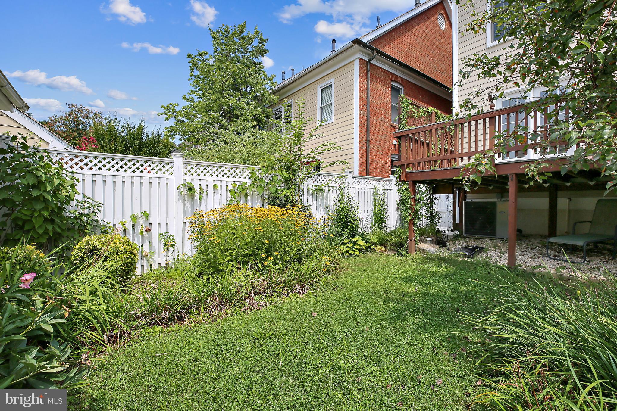 520 Tschiffely Square Road Gaithersburg, MD 20878 - Photo 35 of 39 End unit location creates an unusually large yard
