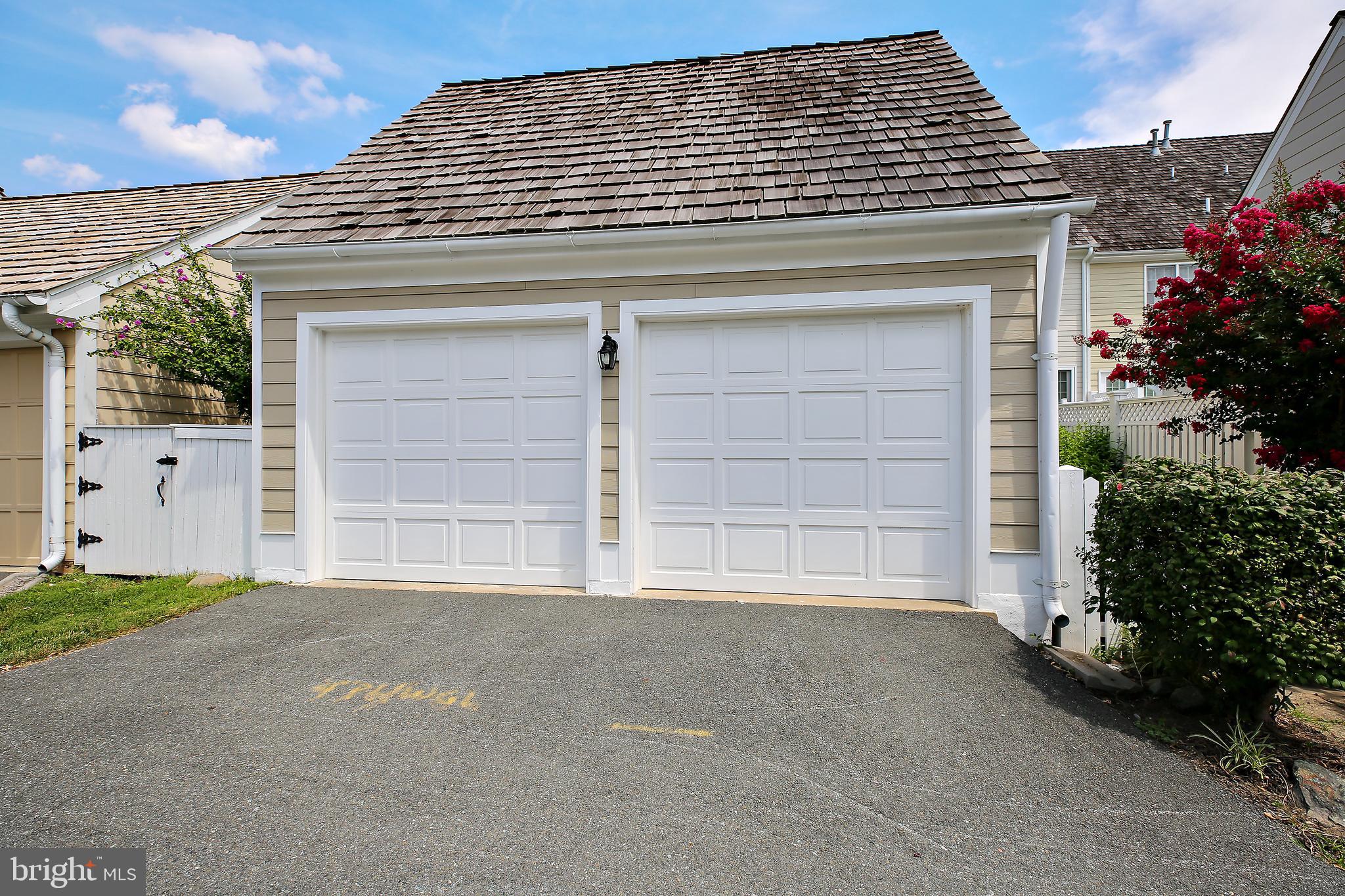 520 Tschiffely Square Road Gaithersburg, MD 20878 - Photo 39 of 39 Two car garage