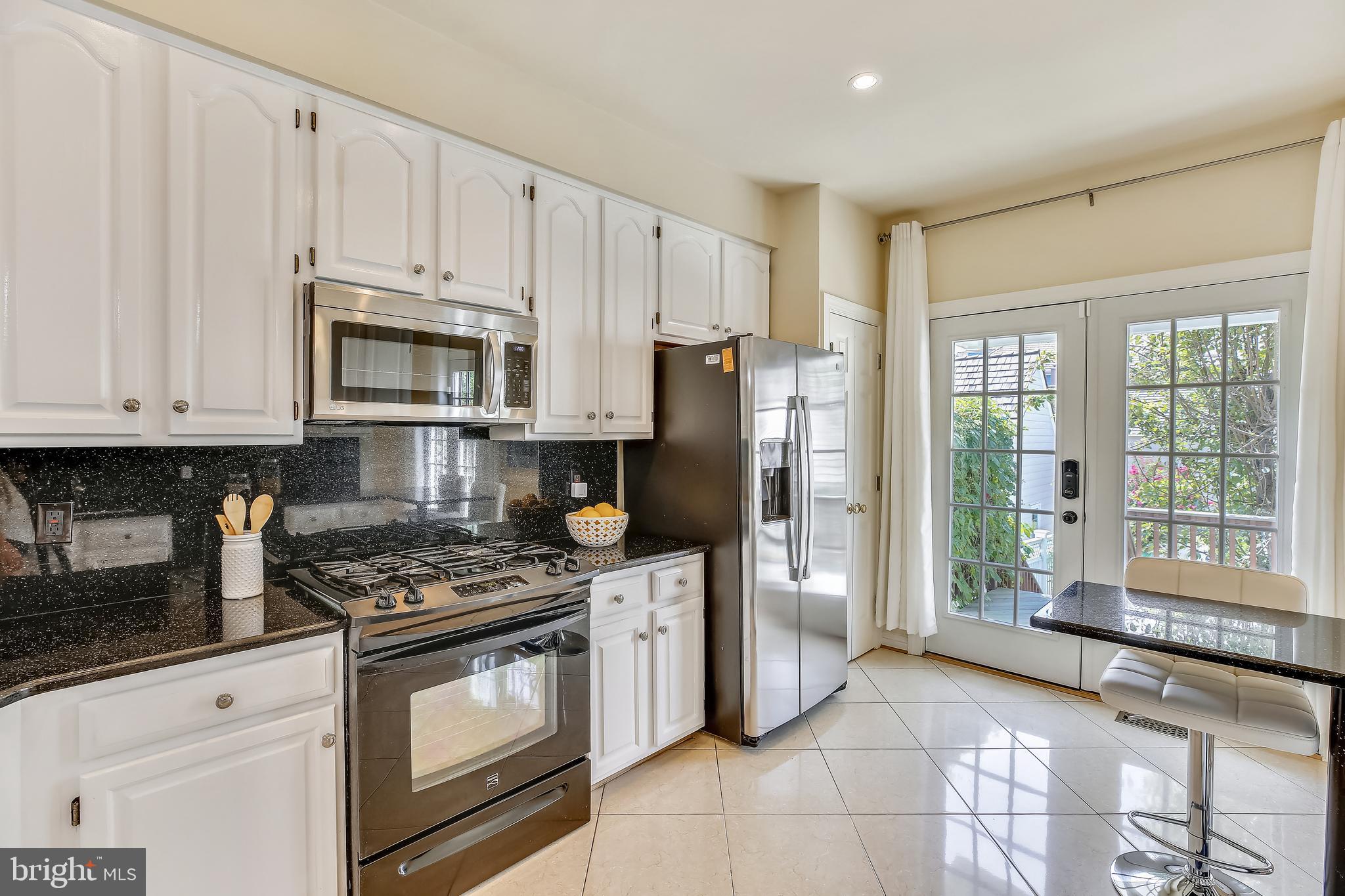 520 Tschiffely Square Road Gaithersburg, MD 20878 - Photo 9 of 39 Well-appointed kitchen w/abundant natural light