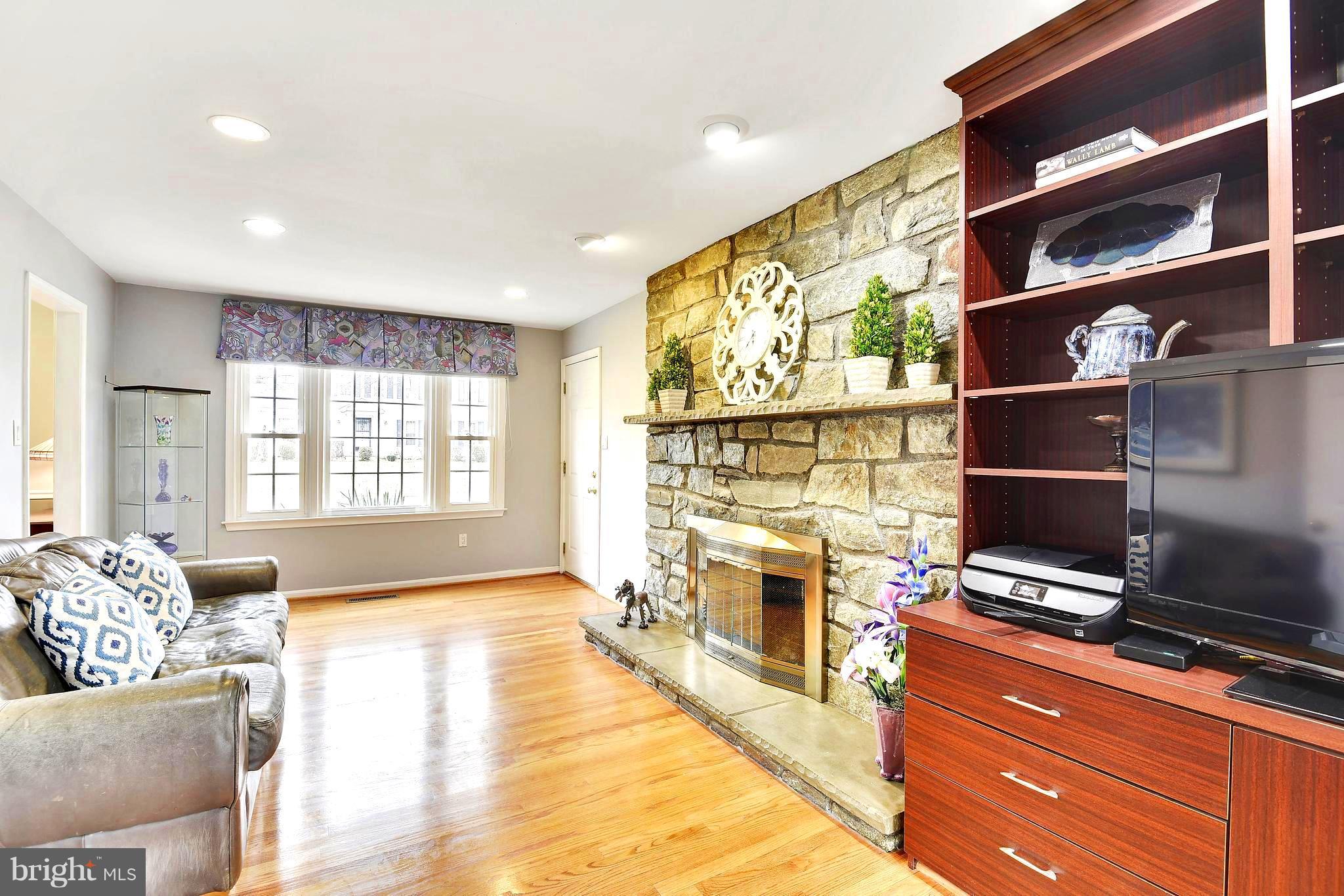 15033 Joshua Tree Road Gaithersburg, MD 20878 - Photo 3 of 28 Family Room with Built-In Shelves