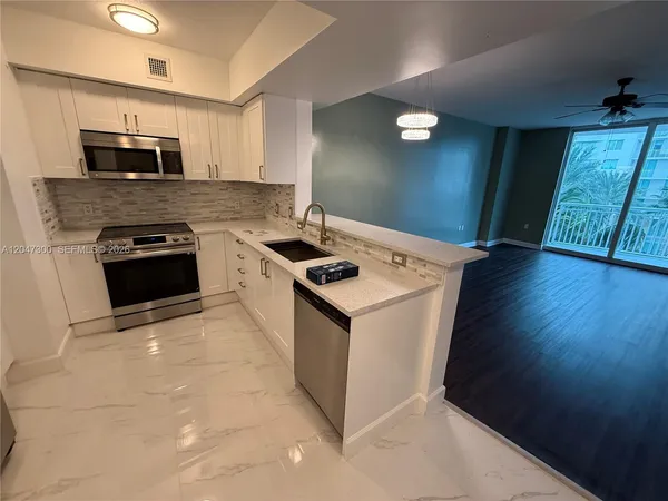 $2,500 | 1745 East Hallandale Beach Boulevard, Unit 304W, Hallandale Beach, FL 33009