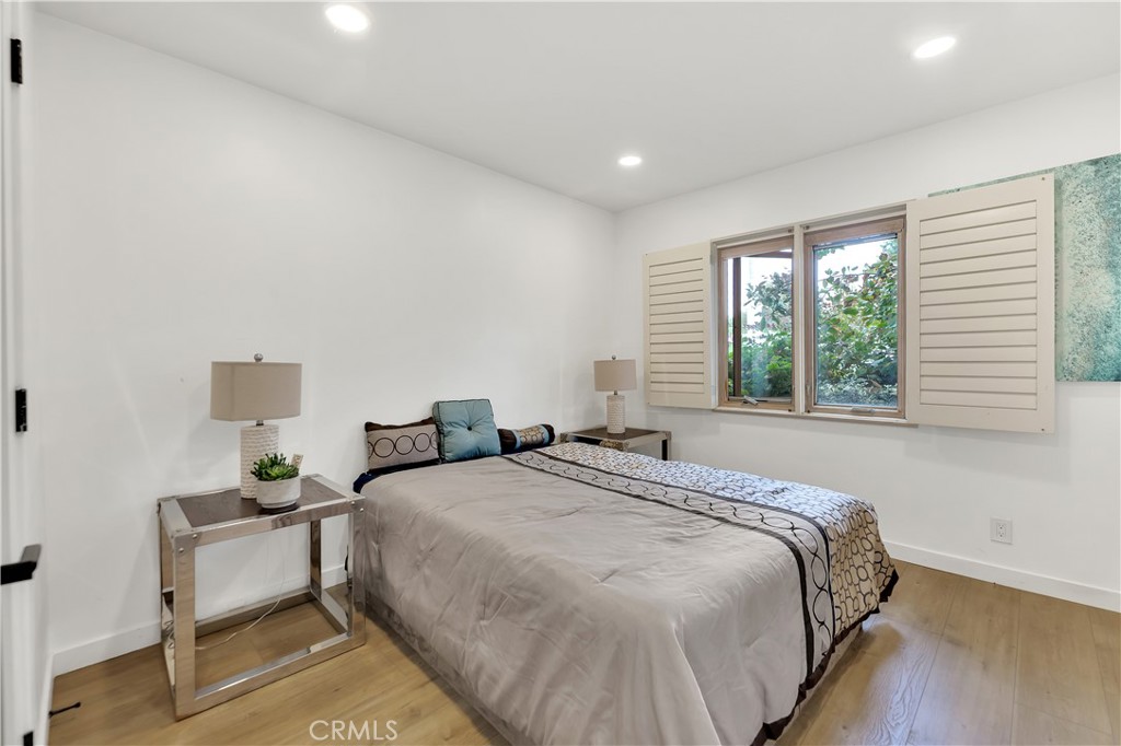 6409 Graves Avenue Lake Balboa, CA 91406 - Photo 17 of 50 a spacious bedroom with a bed and a window