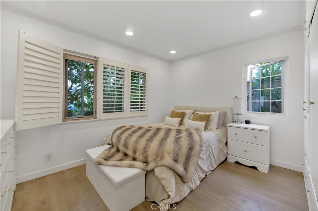 6409 Graves Avenue Lake Balboa, CA 91406 - Photo 20 of 50 a bedroom with a bed and windows