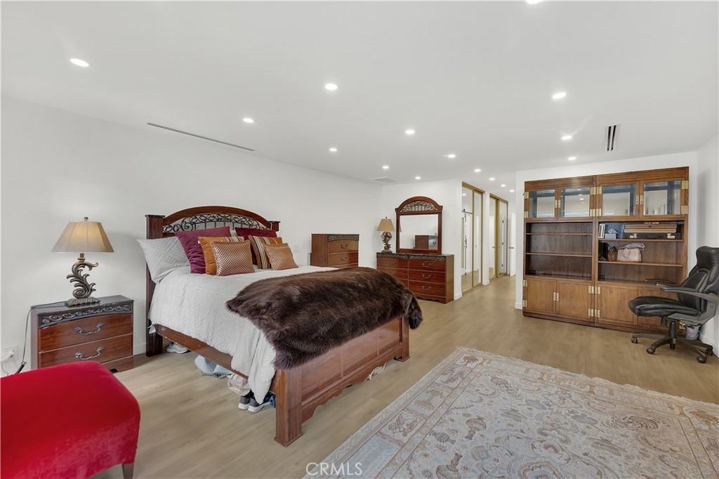 6409 Graves Avenue Lake Balboa, CA 91406 - Photo 24 of 50 a spacious bedroom with a bed and glass door