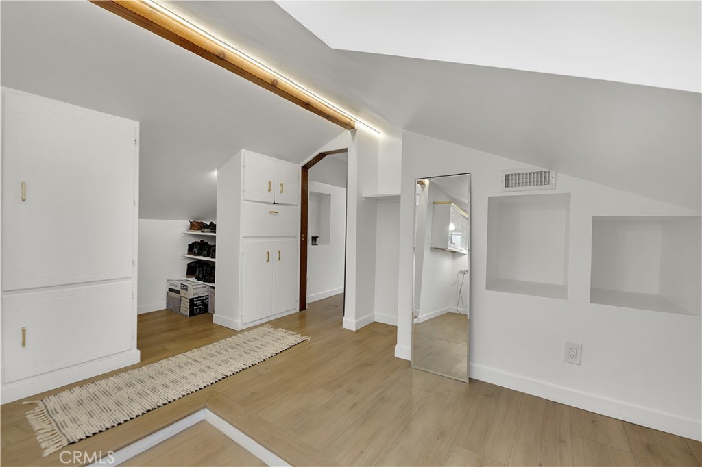 6409 Graves Avenue Lake Balboa, CA 91406 - Photo 38 of 50 a view of a big room with closet and windows