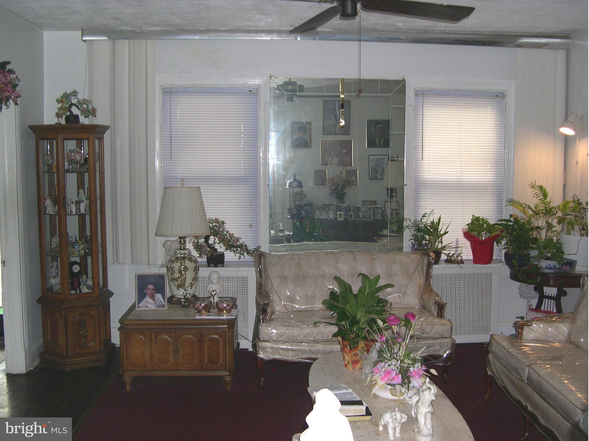 2213 North Rosedale Street Baltimore, MD 21216 - Photo 4 of 23 Living Room