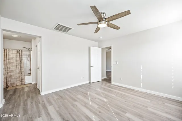 a view of a livingroom with a ceiling fan