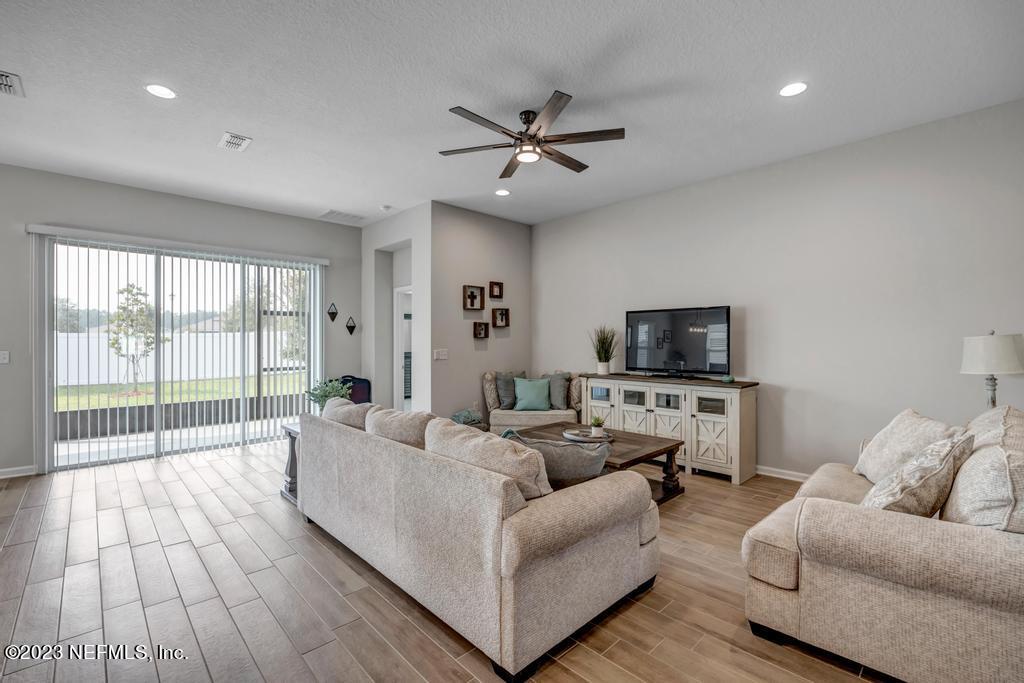 8068 Island Fox Road Jacksonville, FL 32222 - Photo 4 of 42 8068 Island Fox Rd-5