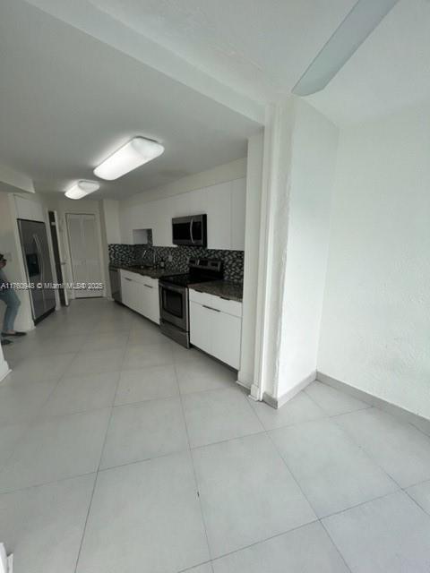 600 Grapetree Drive, Unit 6ES Key Biscayne, FL 33149 - Photo 8 of 21 a view of a kitchen with a sink