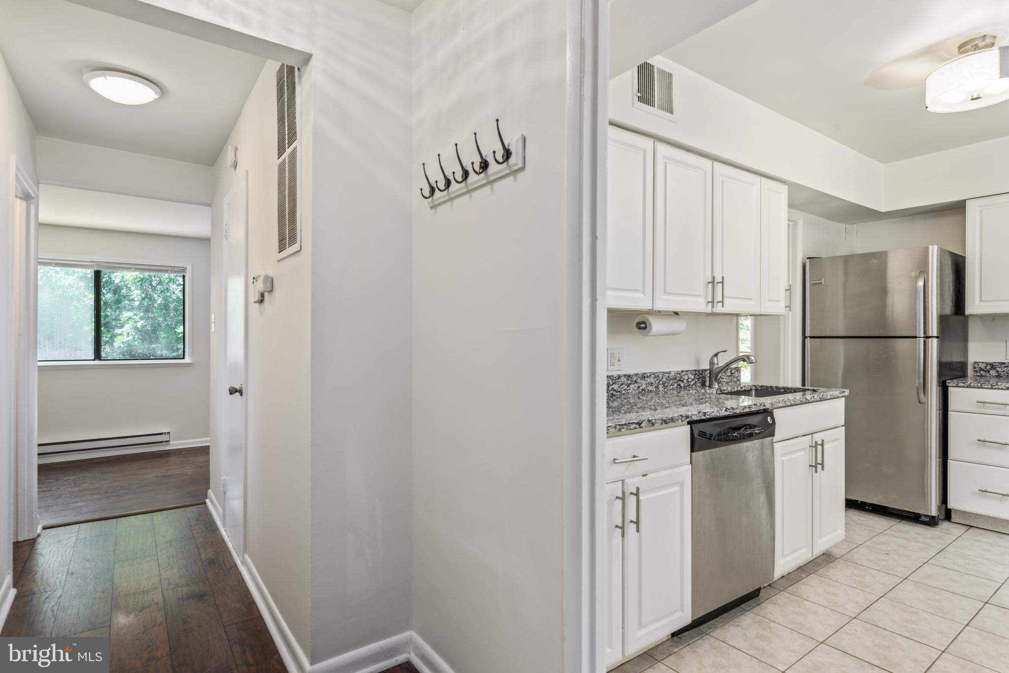 2354 Antiqua Court Reston, VA 20191 - Photo 4 of 32 Gallery Image 4
