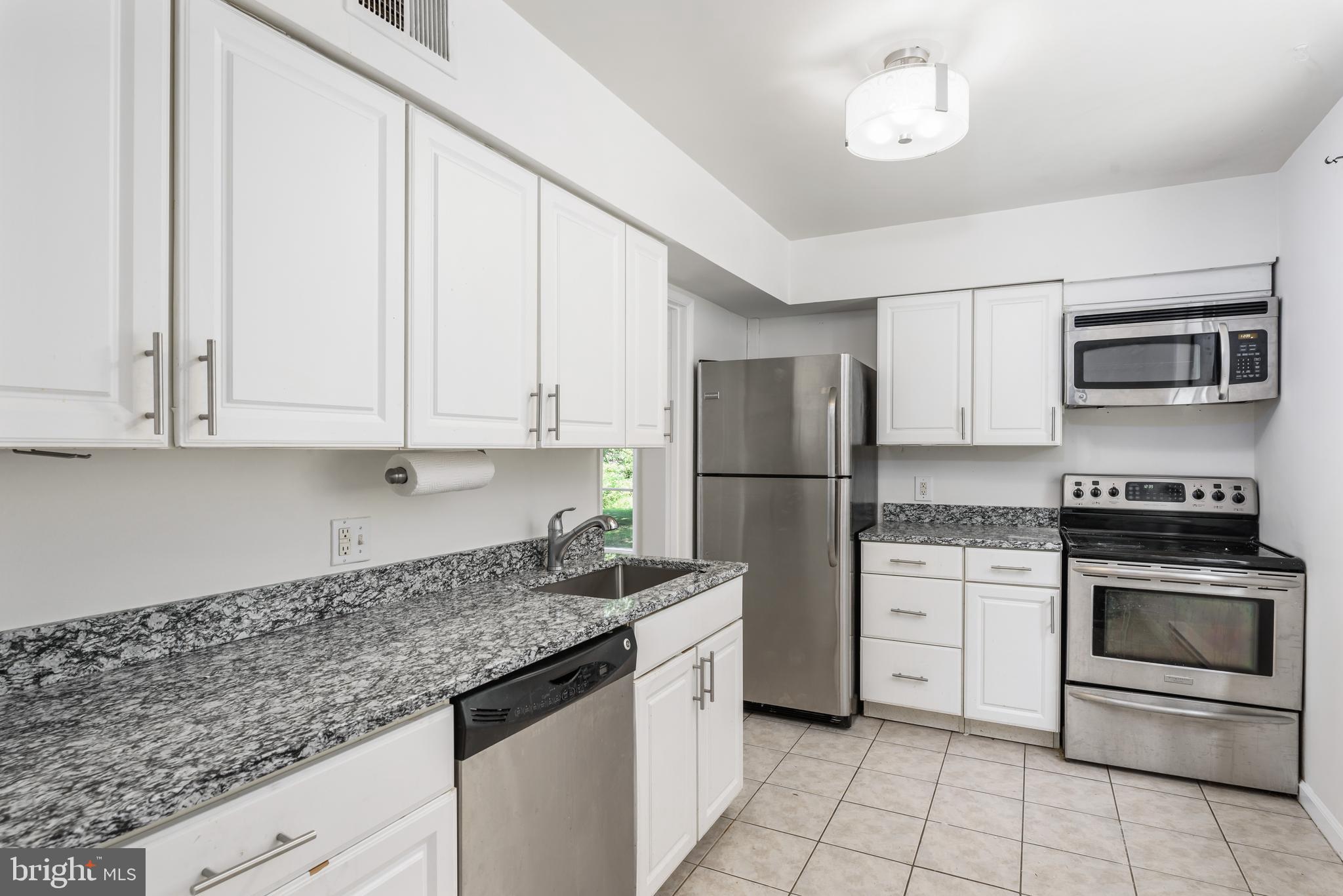 2354 Antiqua Court Reston, VA 20191 - Photo 5 of 32 Gallery Image 5