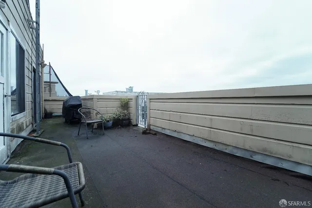 a couple of benches sitting in front of a building