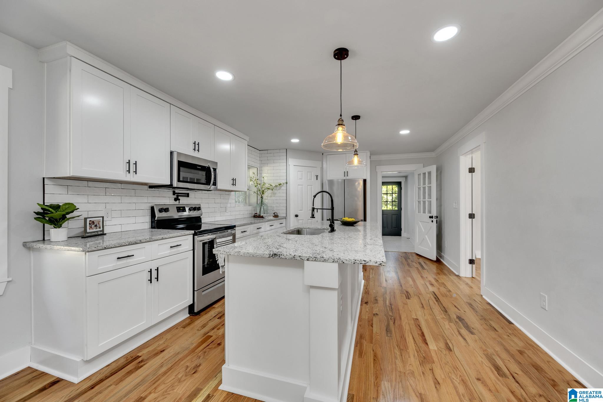 925 Loop Road Warrior, AL 35180 - Photo 10 of 28