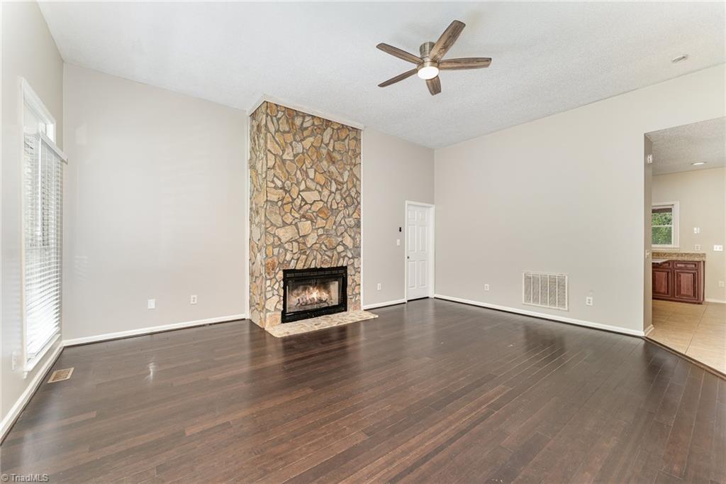 7549 Strawberry Road Summerfield, NC 27358 - Photo 3 of 33 Gallery Image 3