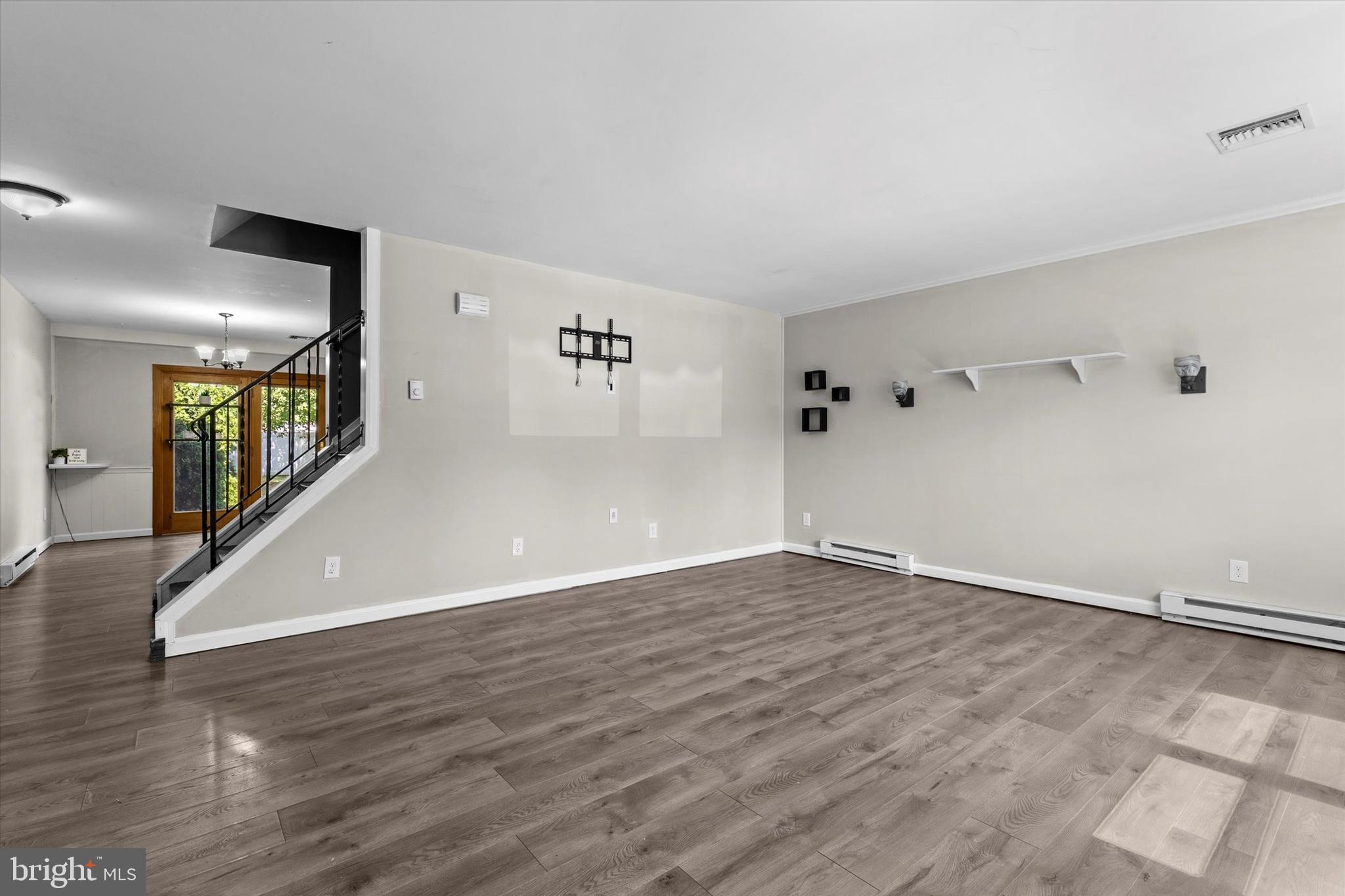1100 Georgetown Road Middletown, PA 17057 - Photo 4 of 36 Living Room